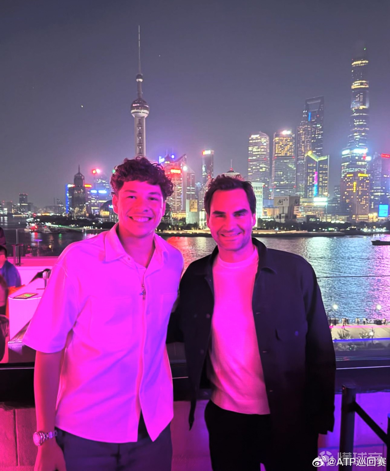 费德勒重返赛场，持续失利首场状态出色，G2观众沸腾！上演精彩一战的简单介绍